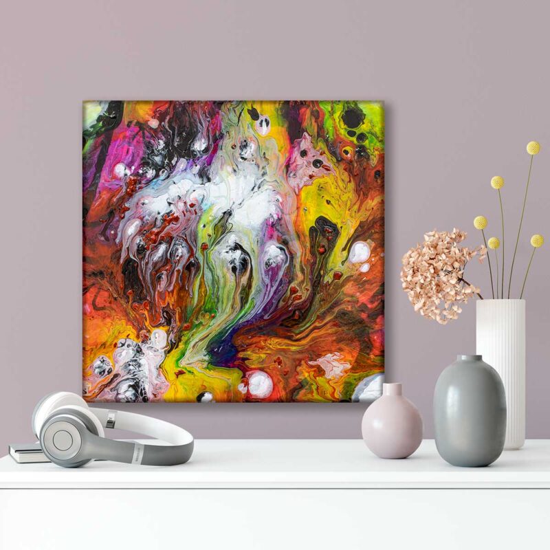 Malerier til stuen med farverig kunst